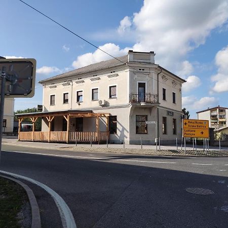 Family Hostel Pivka Εξωτερικό φωτογραφία